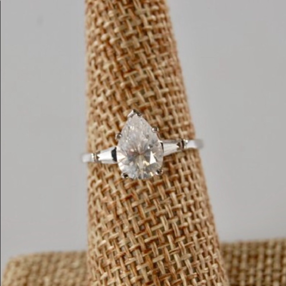 14k white gold white topaz ring